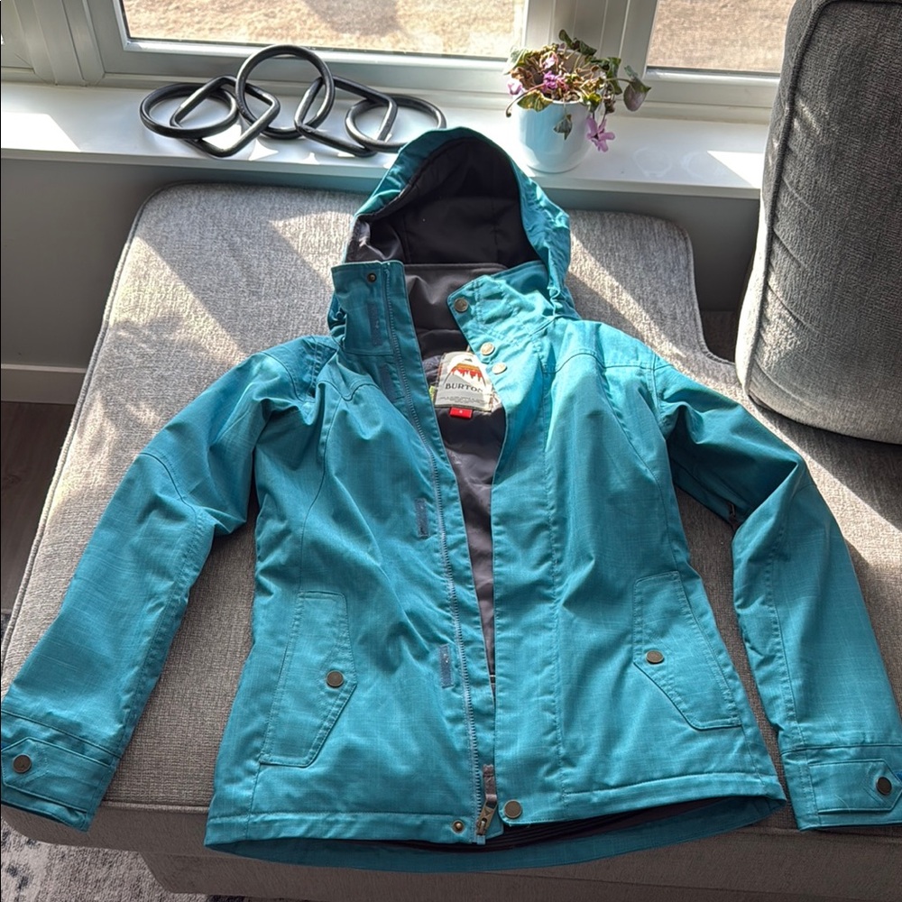 Burton Blue Ski Jacket with Hood and Water-Resistant Material